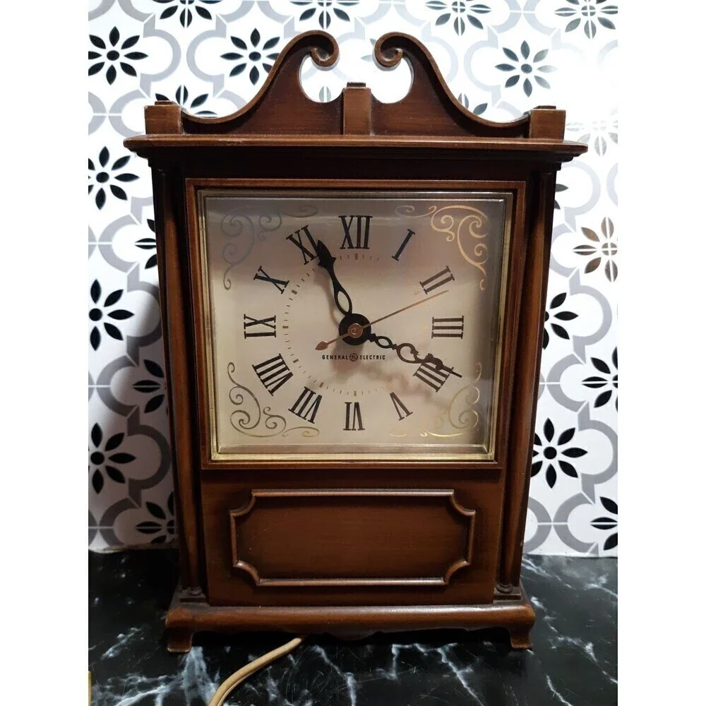 Vintage farmhouse shelf clock G.E.